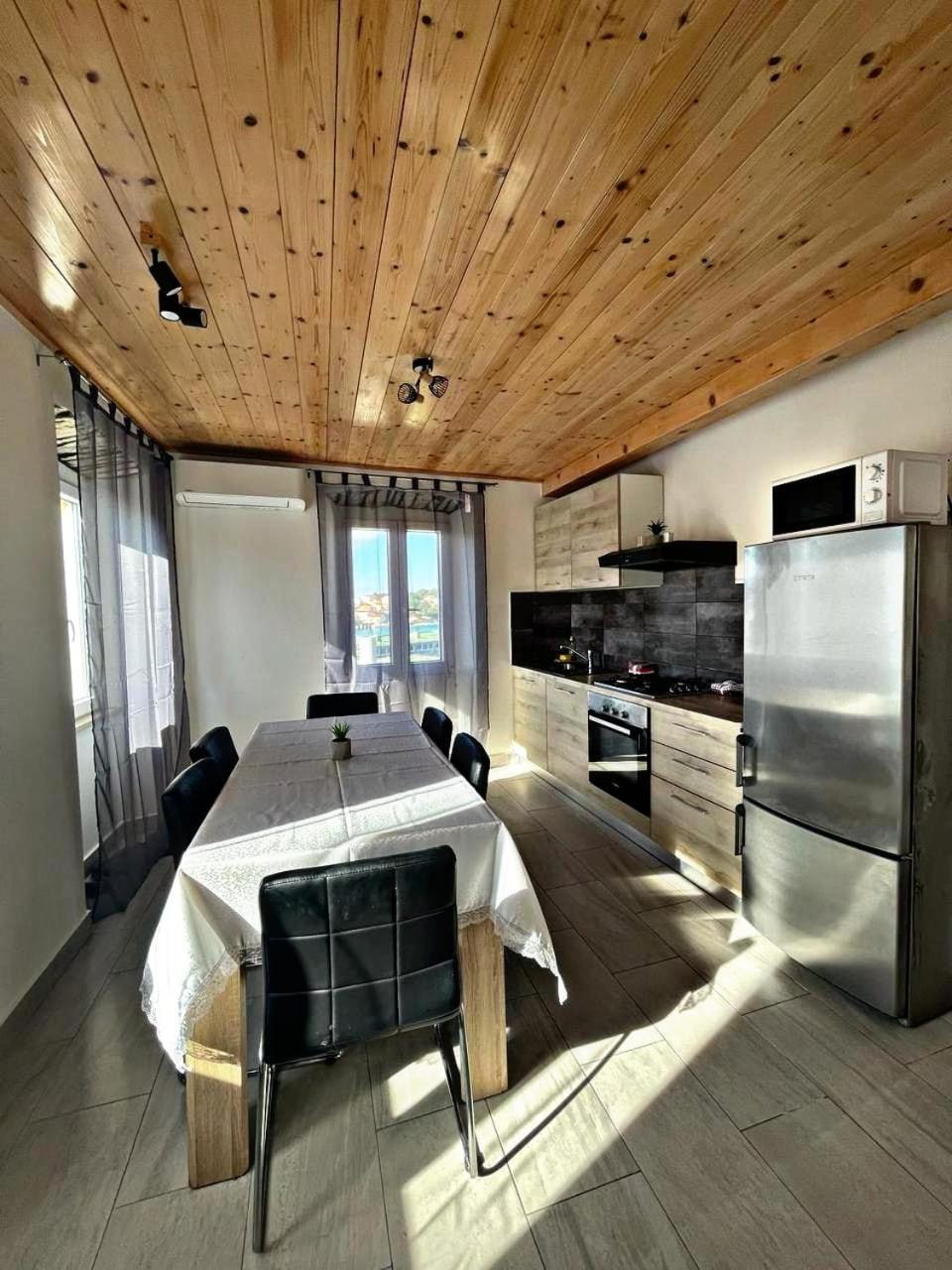 Amani Modern Apartment Lumbarda Eksteriør billede